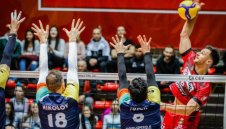 Нефтохимик продължава да мачка, сгъна Дея