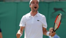 Роберто Баутиста Агут видя сметката на Нишикори