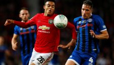 Юнайтед отърва голям позор срещу слабак от Първа лига, размина се с най-лошото след рулетка с дузпи