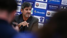 Костов пред феновете: Съблечете и мен!