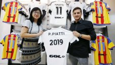 Крило преподписа с Валенсия