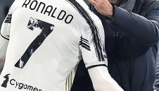 Юве иска финансова помощ от Роналдо и компания 