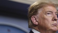 Доналд Тръмп тропна по масата: Имаме нужда от спорт