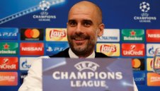 Смях с Гуардиола! Пеп обърка автобусите на Сити и Наполи + СНИМКА