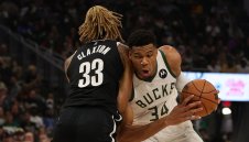 Янис и Елените си взеха пръстените и сразиха Бруклин на старта в НБА