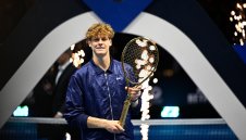 Синер прехвърли 50 млн. долара от наградни фондове