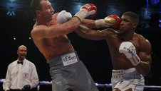 Изумителен бокс! Джошуа повали големия Кличко и сложи край на ерата му + ГАЛЕРИЯ