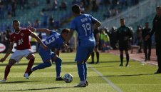 Левски разкарва издънката Бари