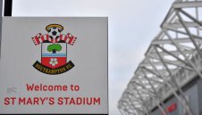 Огромен пожар отложи Саутхямптън - Престън