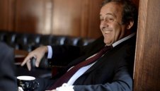 "Адидас" предложи Платини за президент на ФИФА