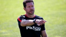 Маниакът Чоло пробва тревата в Милано