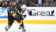 Вегас се справи с Акулите и дръпна с 3-2