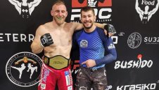 Човекът „от 8 до 5“, който върши чудеса в бойните спортове