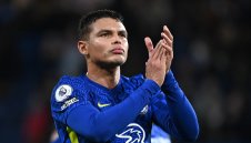 Тиаго Силва остава на "Стамфорд Бридж" още година и половина