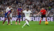 Реал докосна титлата след нова победа в “Ел Класико”