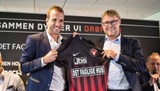 Изненада - Ван дер Ваарт ще играе в Дания