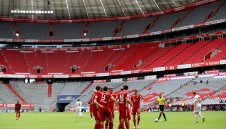 Левандовски вкара още два в мач без значение за Байерн