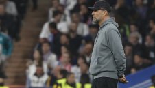 Клоп иска да задържи "старче" на "Анфийлд"