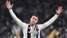 Феновете на Юве освиркаха Влахович в контрола