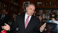 Плашат Христо Стоичков със съд