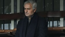 Фенерите позлатяват още повече Моуриньо