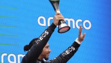 Люис гони 200 подиума в кариерата си във Формула 1