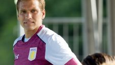 Стенли: Бях готов да играя без пари за Вила!