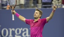 Вавринка се завърна на корта с победа