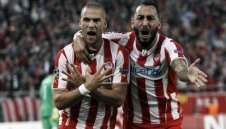 Олимпиакос с дубъл в Гърция