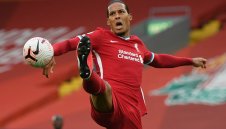 Защитата на Ливърпул вече е "пълна бъркотия"