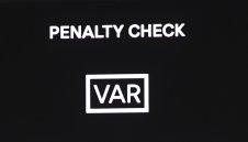 VAR? Бесни фенове на Гремио потрошиха системата