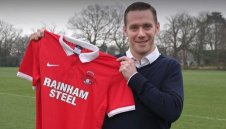 Кевин Нолан стана играещ мениджър на Лейтън Ориент