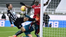 Стражът на Нюкасъл отказа "мърсисайдци"! Ливърпул завършва годината с равенство