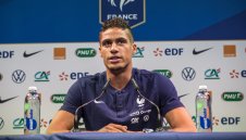 Френски национал продължава да държи Кралете под напрежение