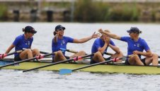 Украйна със злато в гребането