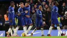 Челси се измъчи с последния, но се върна на победния път