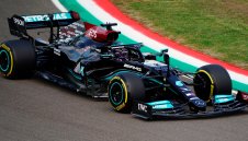 Люис грабна полпозишъна на Имола, Макс едва трети