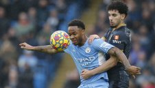 Ман Сити запази лидерството след гол от спорна дузпа