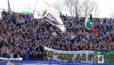 Феновете на Левски се самозабравиха: Дават акъл и на медиите