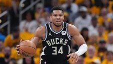 Интересно. Суперзвезда от НБА обмисля бъдещето си