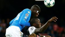 Наполи удари с 10 души Кротоне на Тонев + ВИДЕО