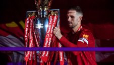 Капитан и извън терена