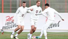 Какво търси там? Кейн не е в Байерн заради трофеите