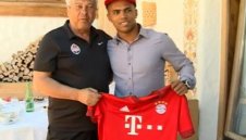 Шахтьор направи филм за Коста, Луческу държи фланелка на Байерн