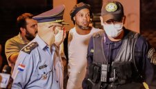 Роналдиньо се връща в съда на 24 август