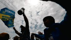 Лудост! Фен пропътува 4000 км, за да гледа любимия си отбор