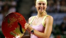 Шарапова отново триумфира в Токио