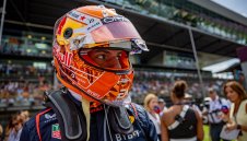 Макларън продължава войната с Ред Бул и Макс