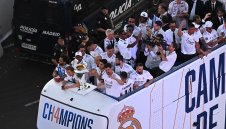 Лудост: 400 000 мадридисти празнуват с Реал + СНИМКИ