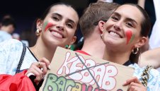 Португалия разби Турция и на нежния фронт + СНИМКИ